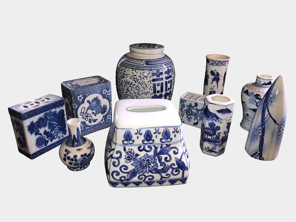 Lot 67: Blue and White Ceramic Decorative Items