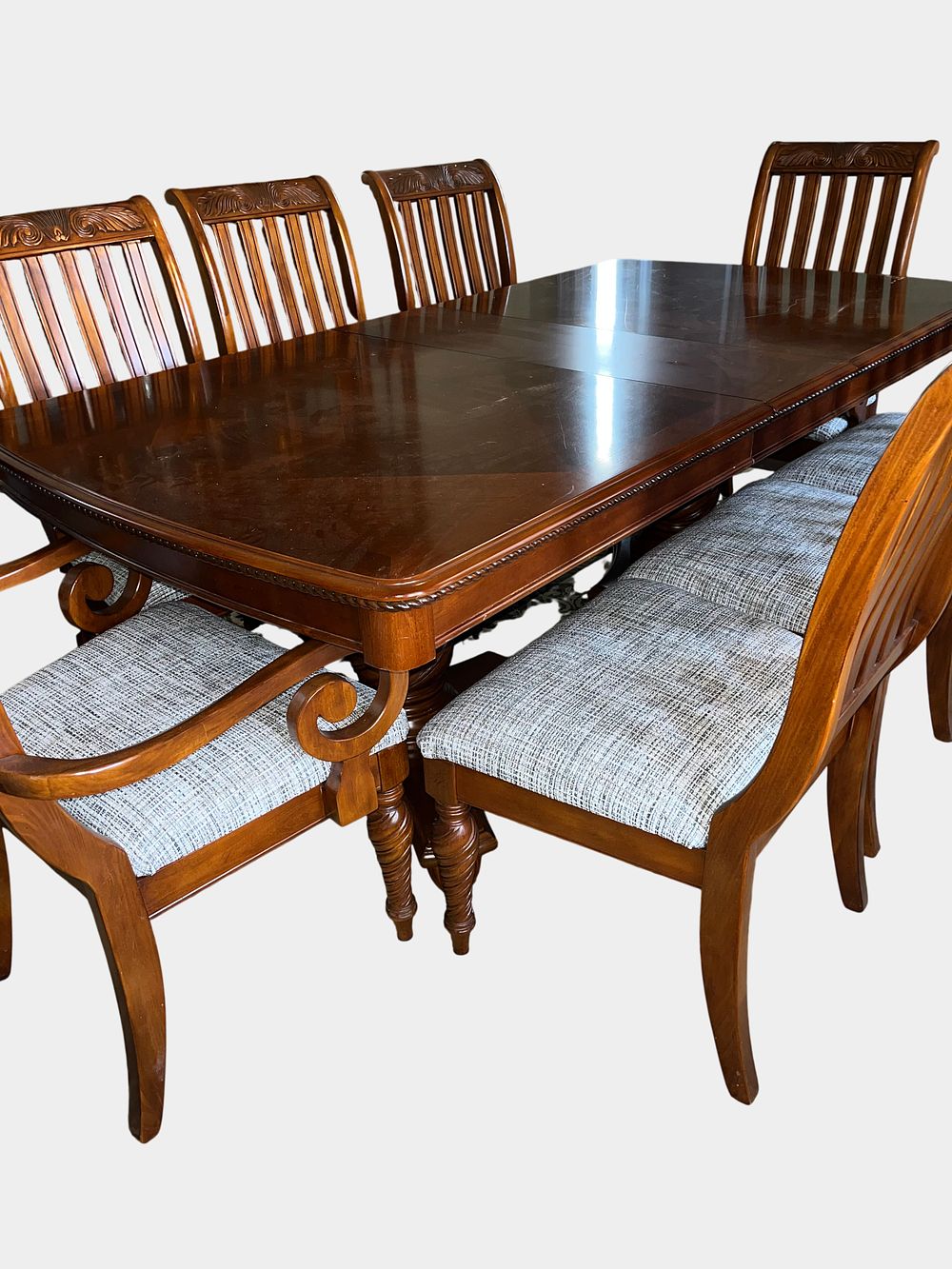 Lot 79c: Classic Furniture Traditional Style Dining Table and Chairs