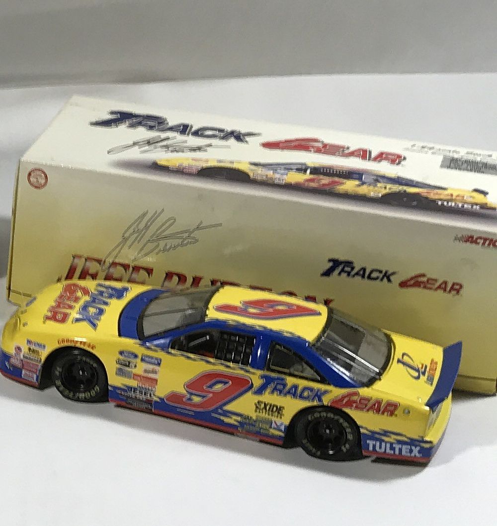 Lot 820: Collectible diecast race cars in org packaging