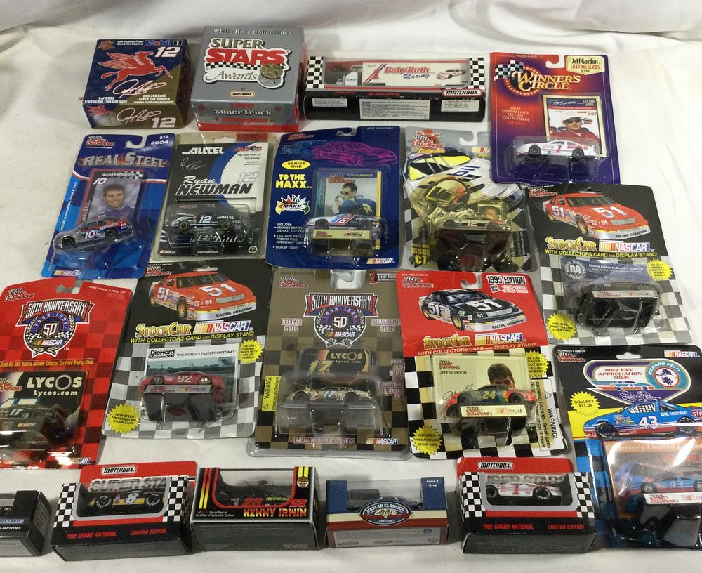 Lot 1327: 2020 race cars all sealed packages manufacturers