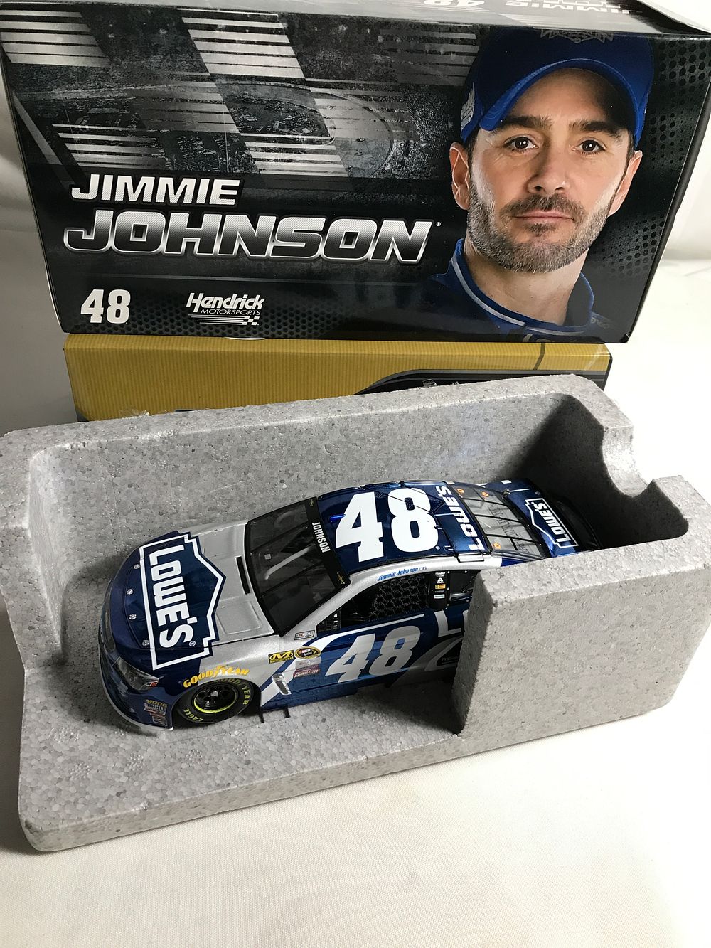 Lot 25: Jimmie Johnson Lionel Racing LE 1 of 156