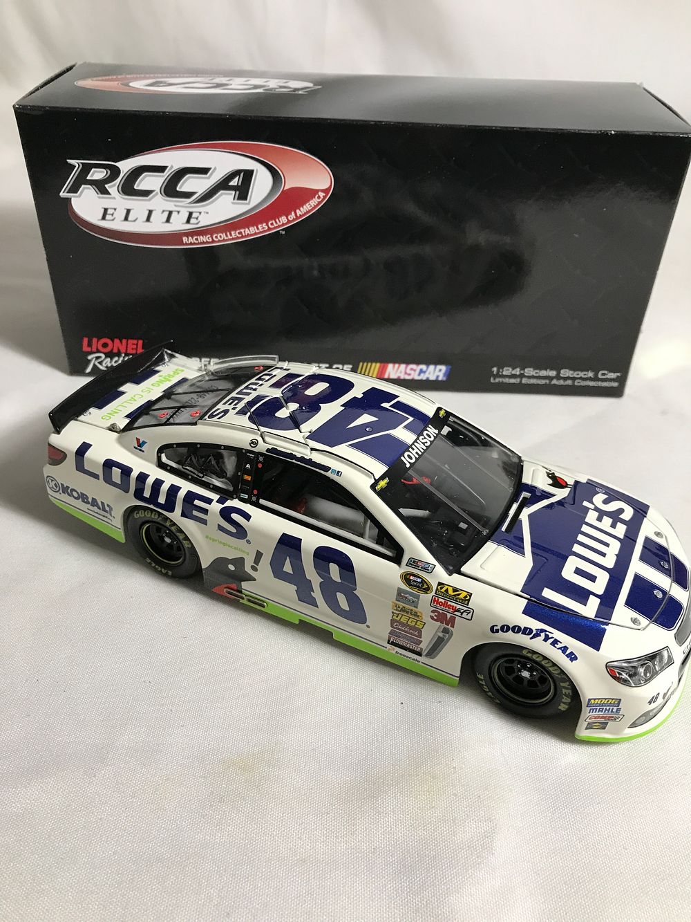 Lot 34: Lionel Racing RCCA Jimmie Johnson 2014 SS Elite