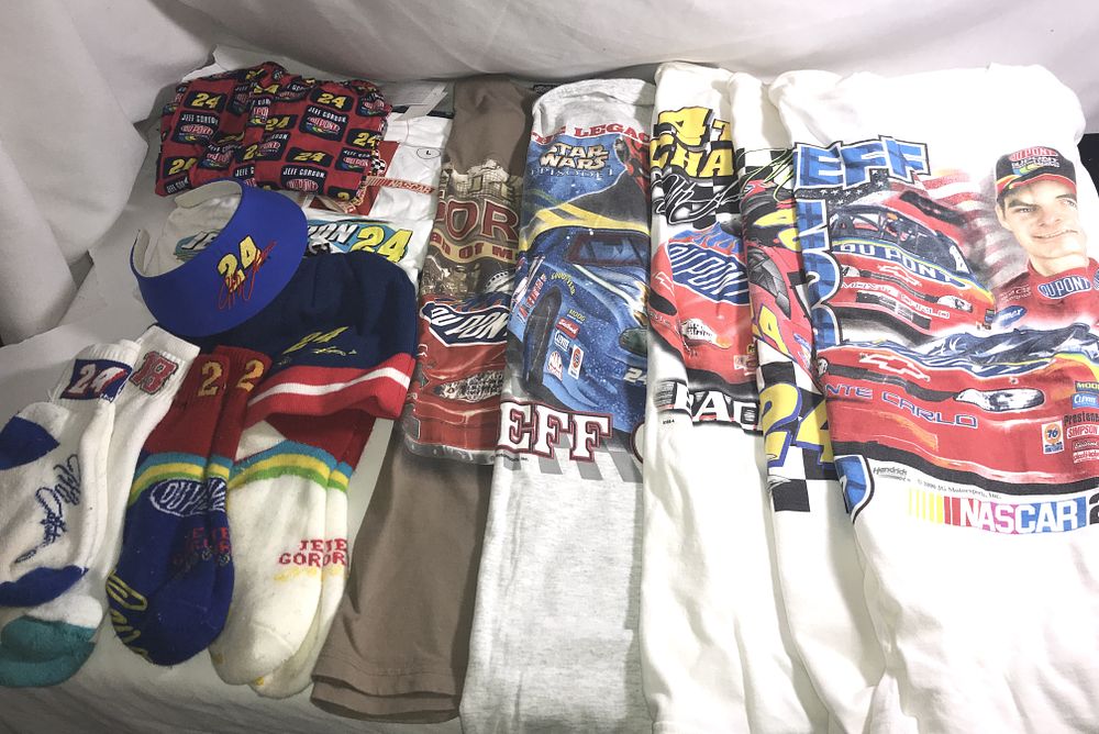 Lot 457: Jeff Gordon Apparel size L/XL - Giant Collection