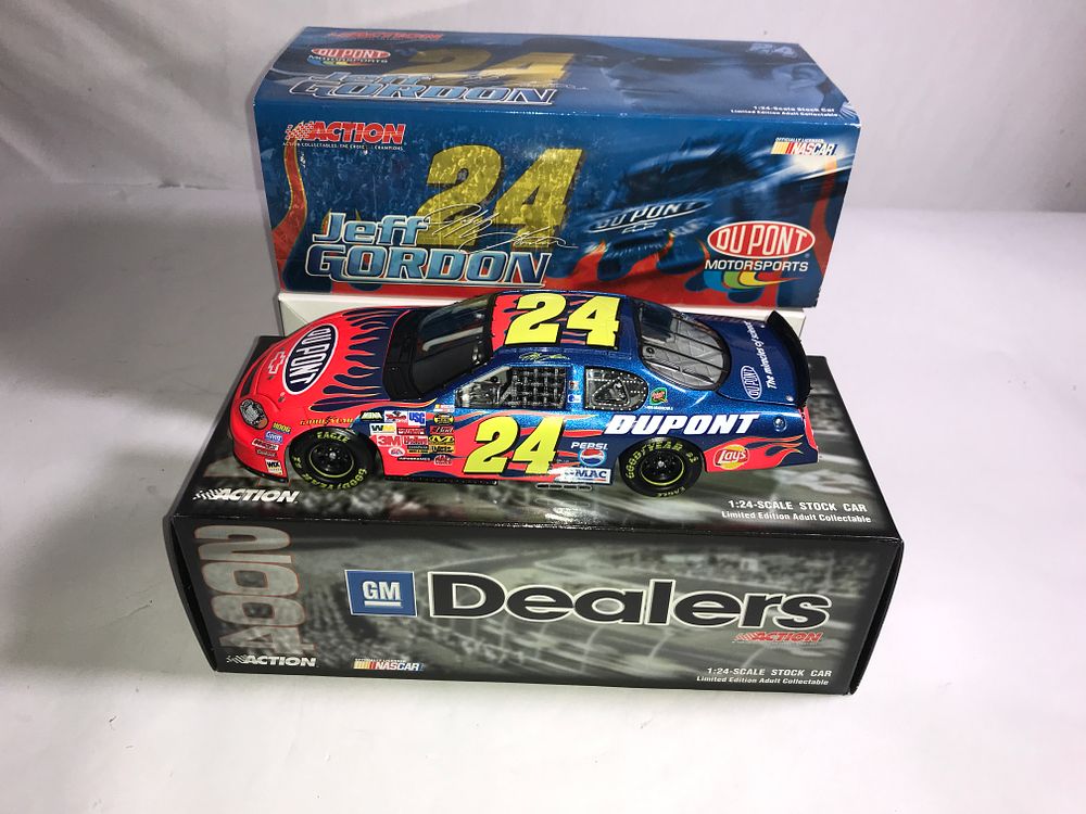 Lot 555: Jeff Gordon #24 Dupont 2004 Monte Carlo Limited Ed