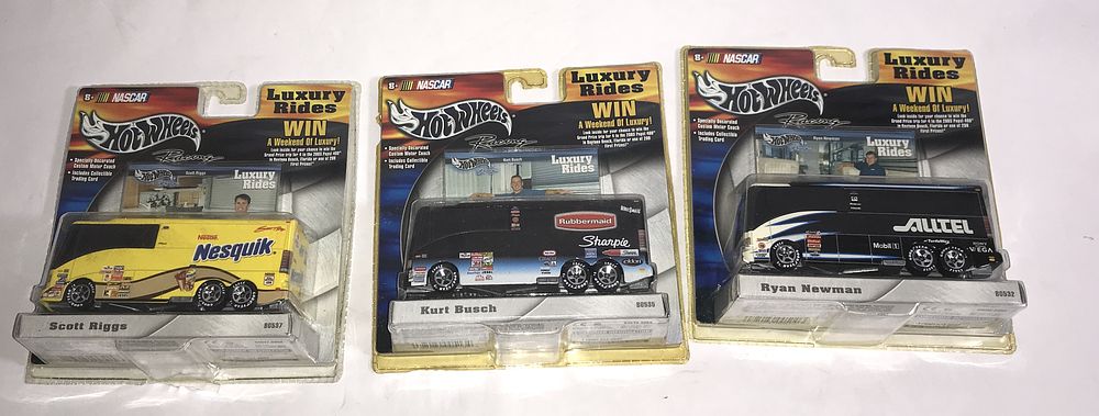 Lot 684: Hotwheels Motor Coaches Featuring: Kurt Busch,