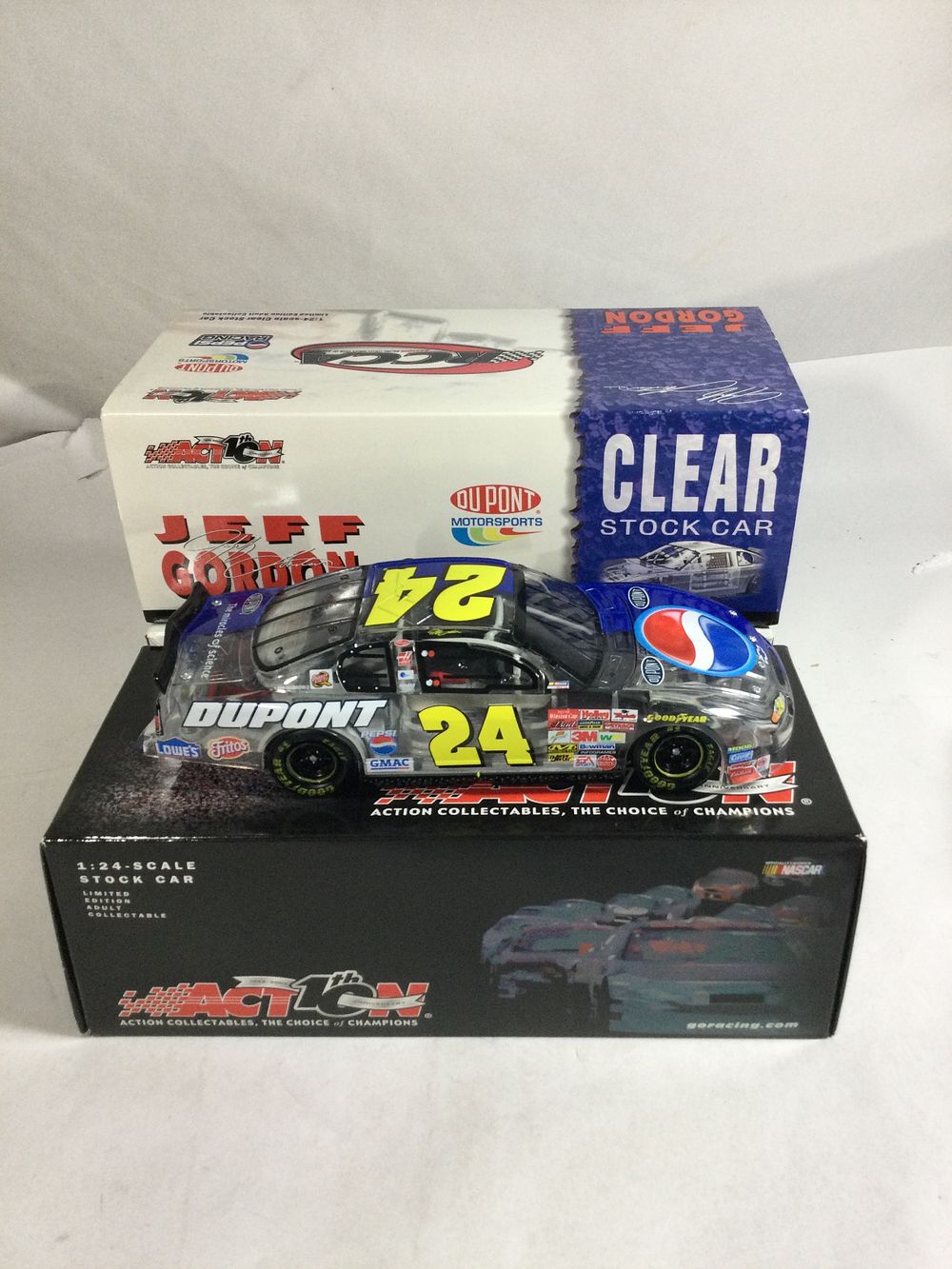 Lot 1146: Jeff Gordon #24 Dupont / Pepsi / Talladega Clear