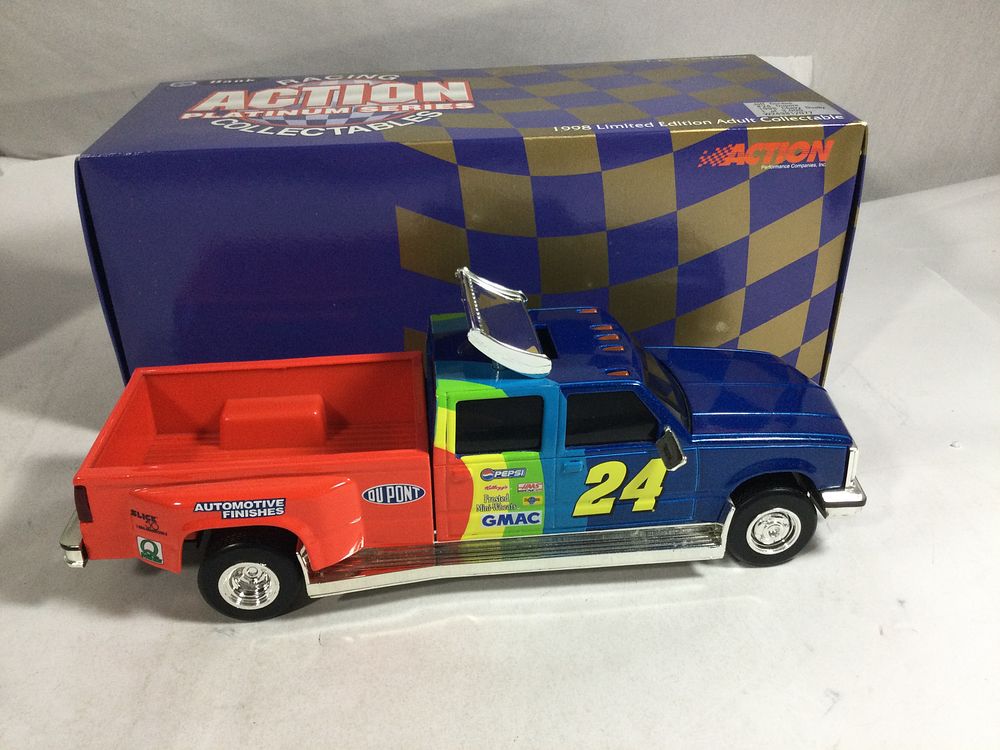 Lot 1147: Jeff Gordon 1998 Chevy Dually Truck Diecast