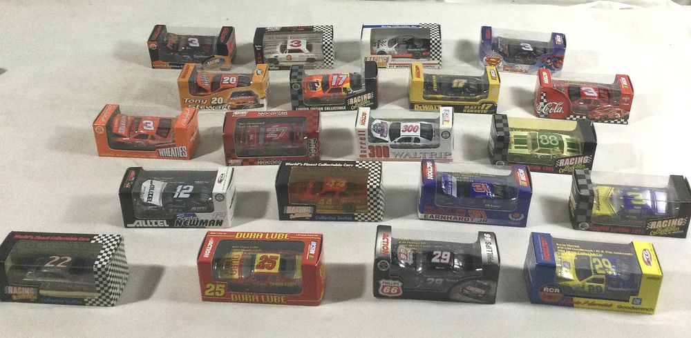 Lot 1350: 1:64 scale die cast car collection -All New in box