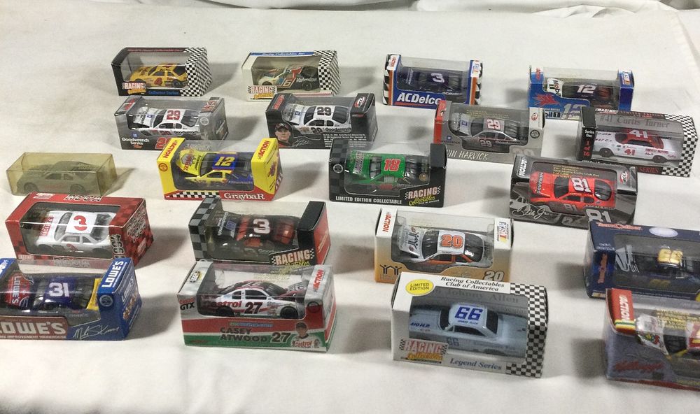 Lot 1351: 20 toy race cars all sealed in packages