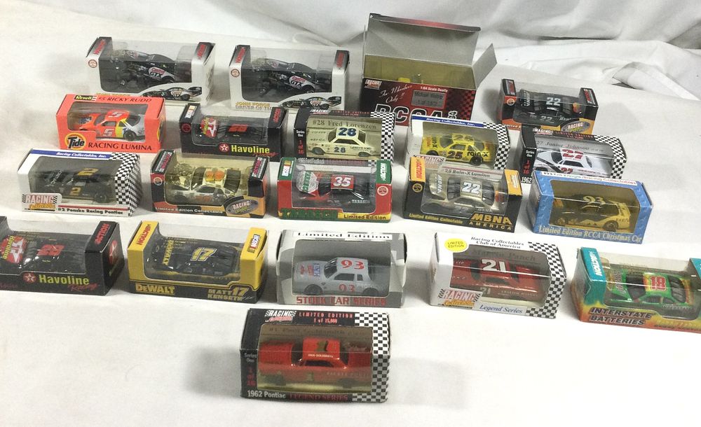 Lot 1356: 1:64 scale die cast Collection
