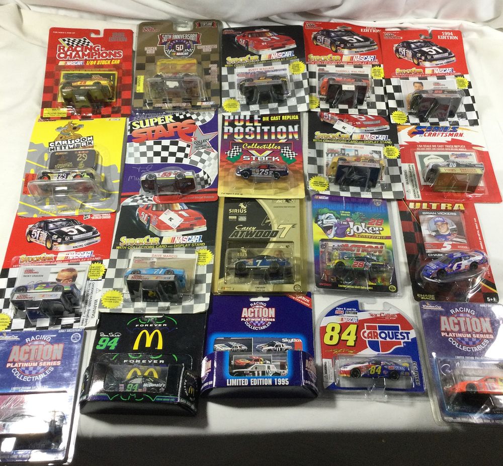 Lot 1363: 20 toy race cars all in sealed packages