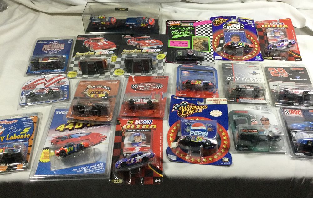 Lot 1367: 20 toy race cars ,all in sealed packages