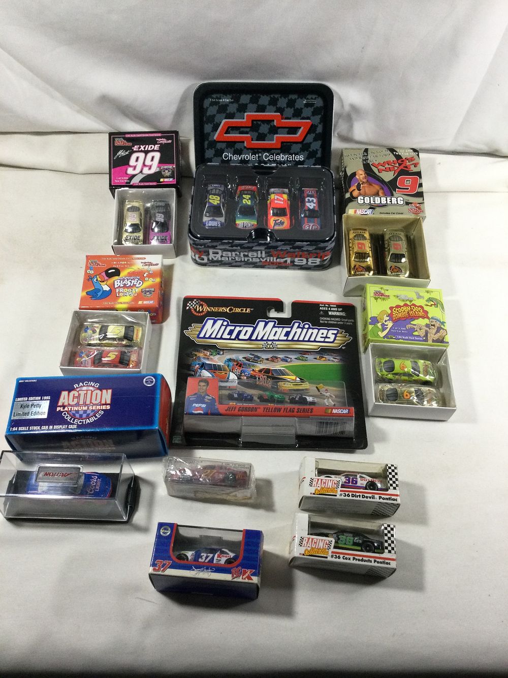 Lot 1376: 20 toy race cars all in sealed packages