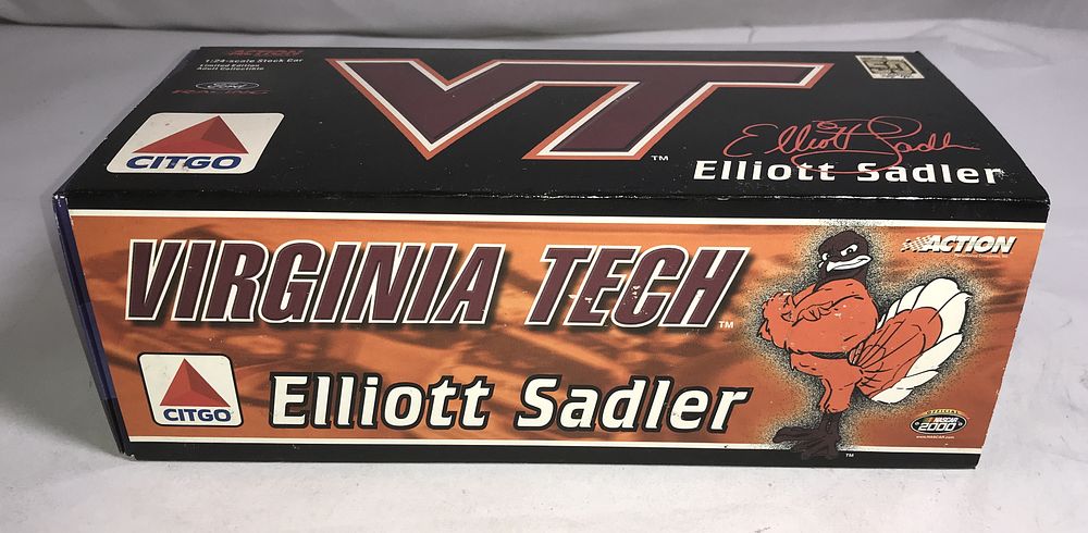 Lot 2461: Elliott Sadler 2000 Taurus 1:24 Scale Die Cast