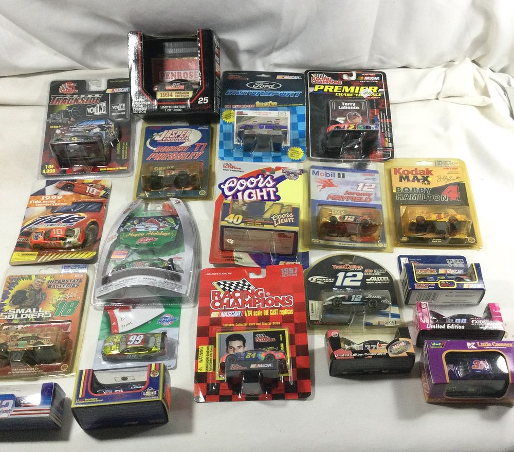 Lot 1374: 20 toy race cars sealed in packages 1:64 Scale Die-cast