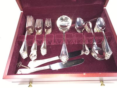 Oneida Flatware Set in Case. Service for 12, Classic shell pattern