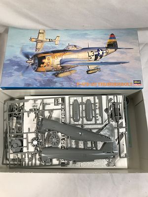 Hasegawa Republic P-47D-25 Thunderbolt. Plastic model kit in original box