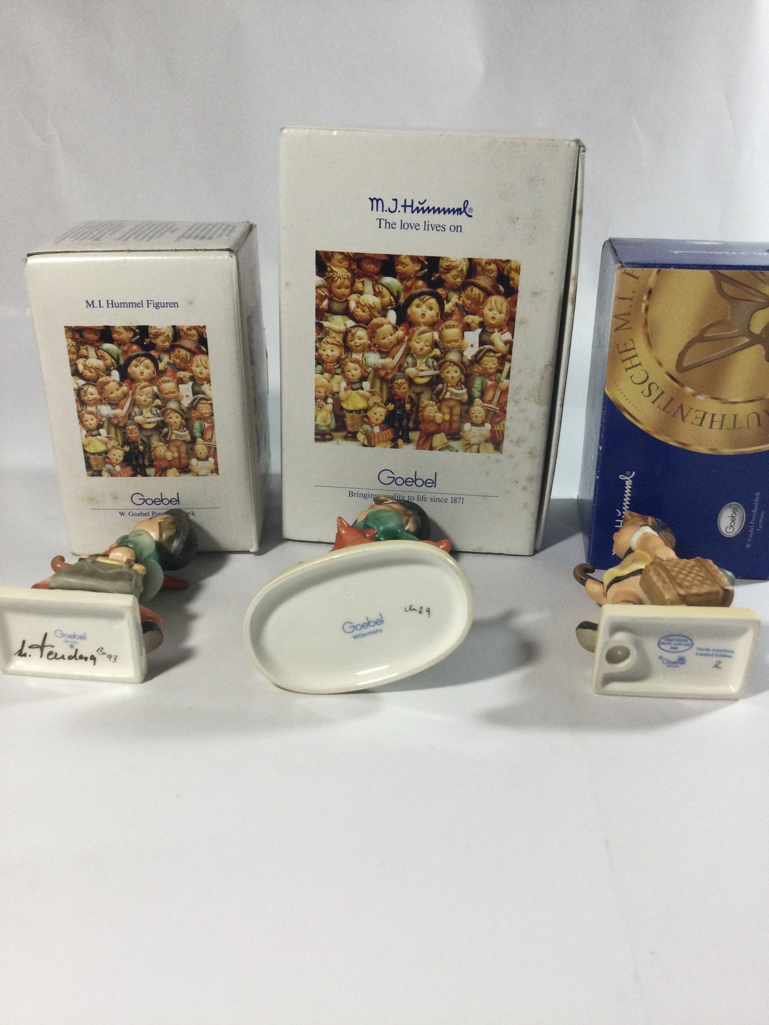 3 Hummel Figurines : Merry Wanderer, Strolling