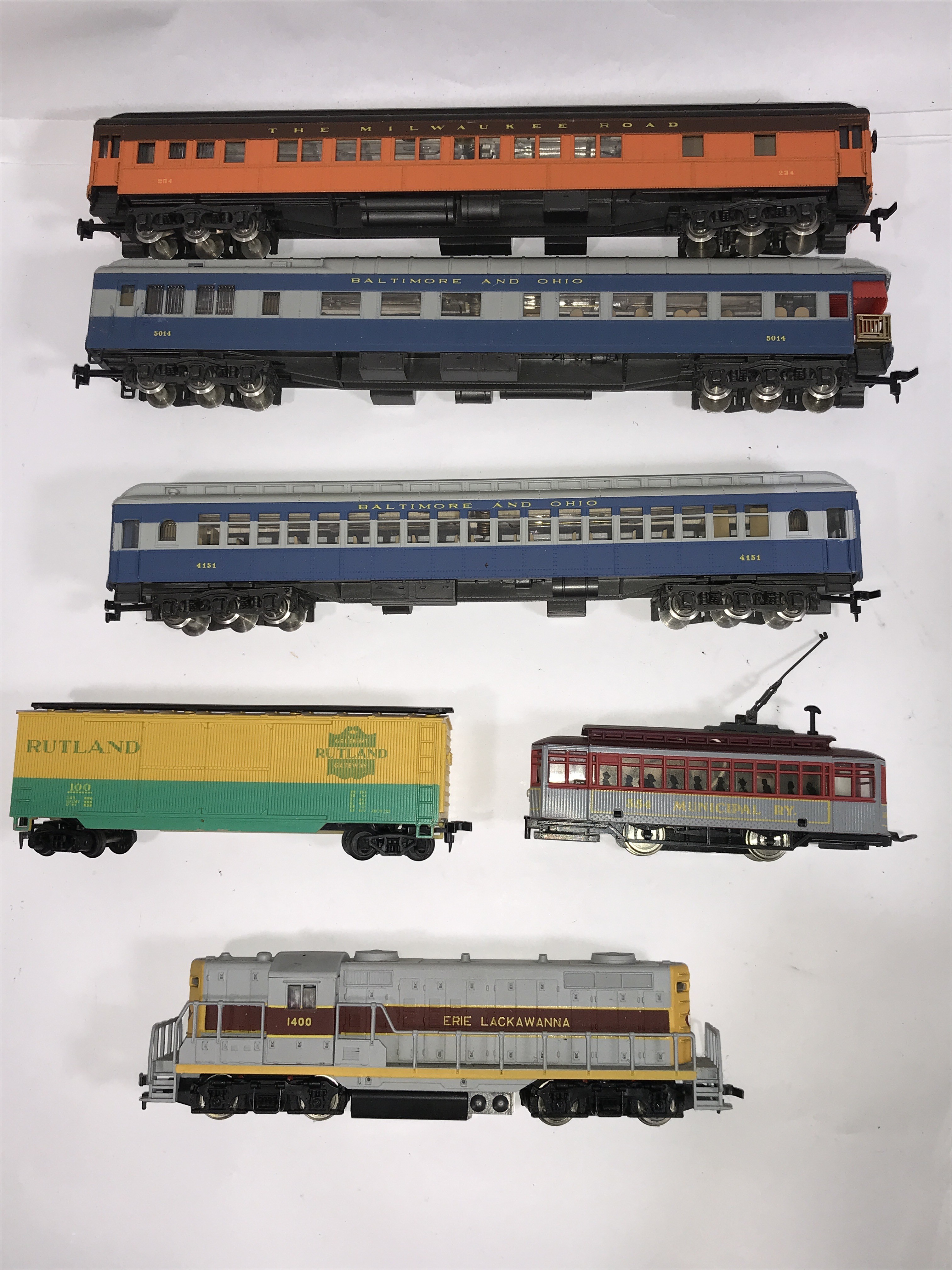 HO Scale Train Set