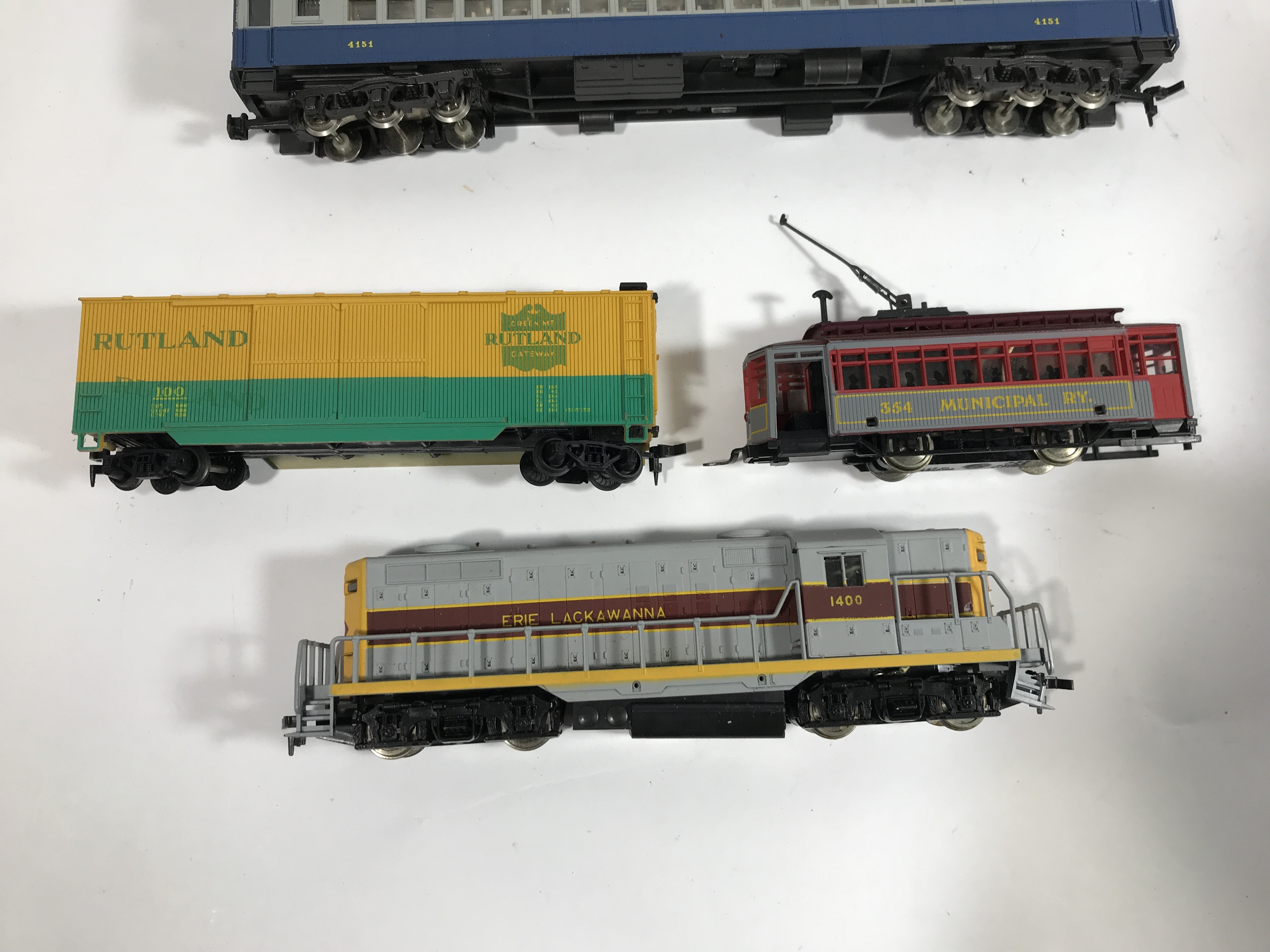 HO Scale Train Set