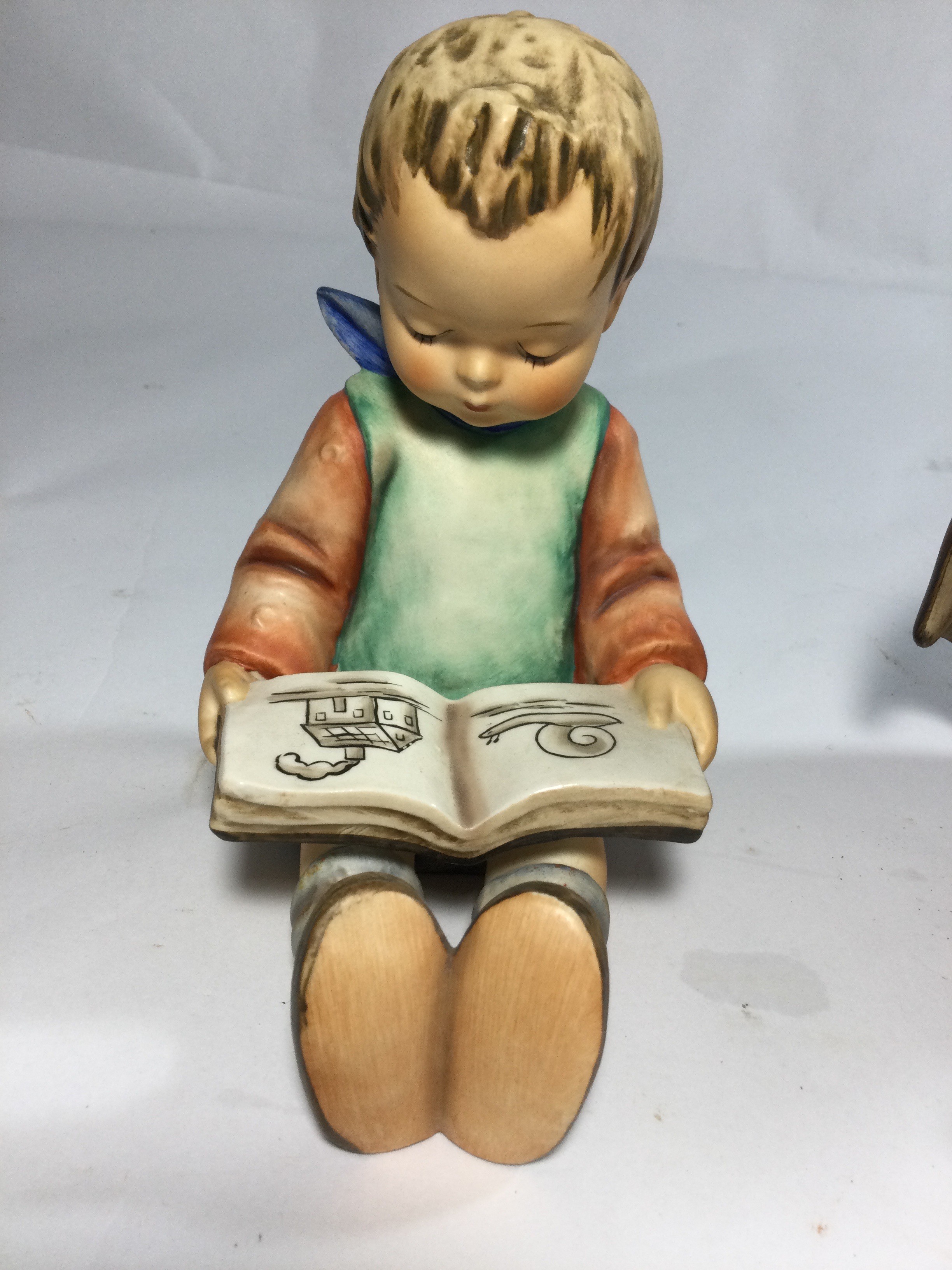 2 Collectible Hummel figurines