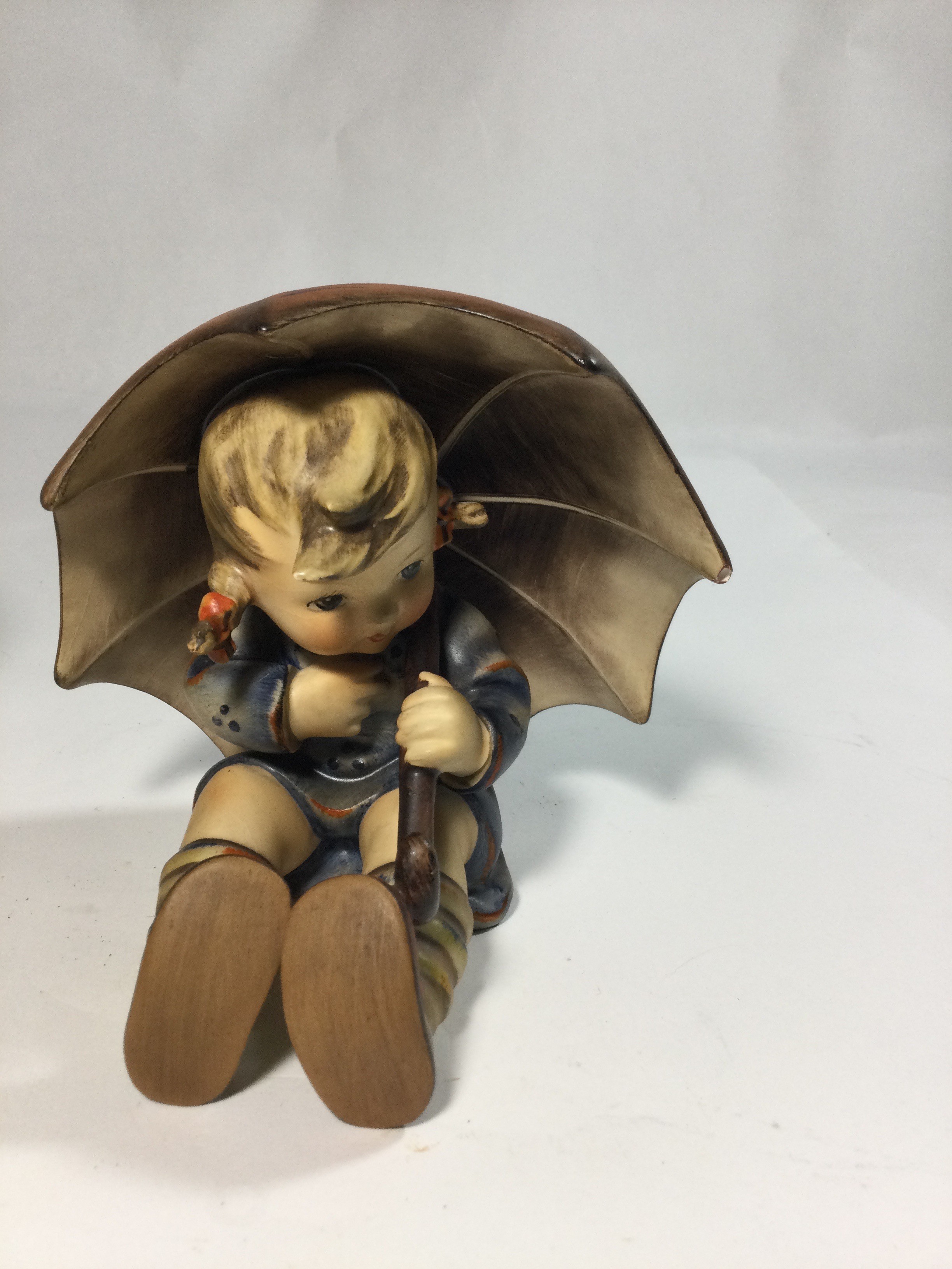 2 Collectible Hummel figurines