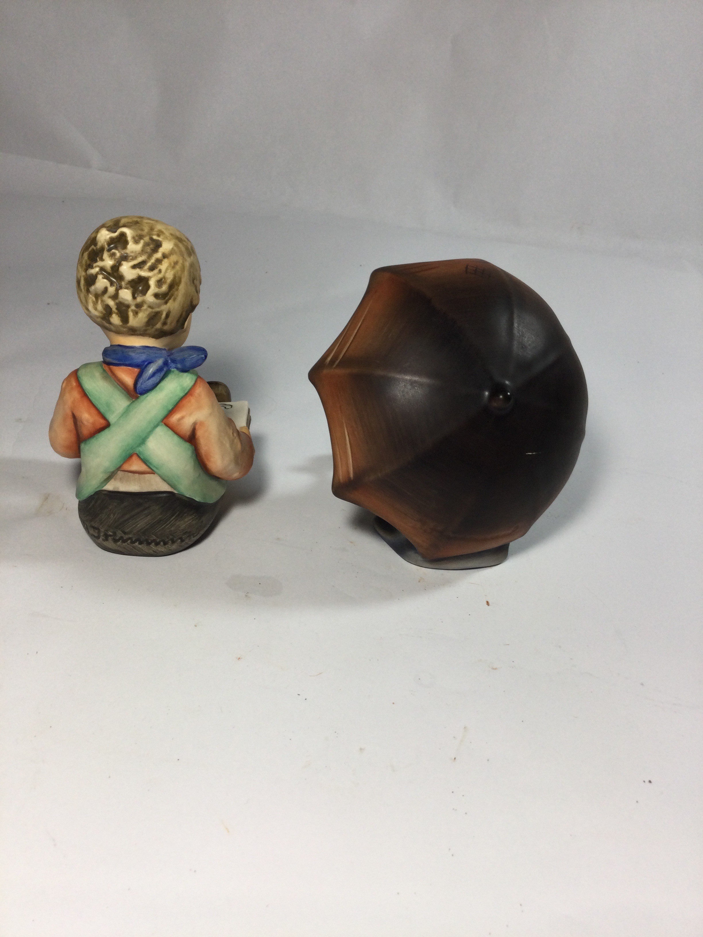 2 Collectible Hummel figurines