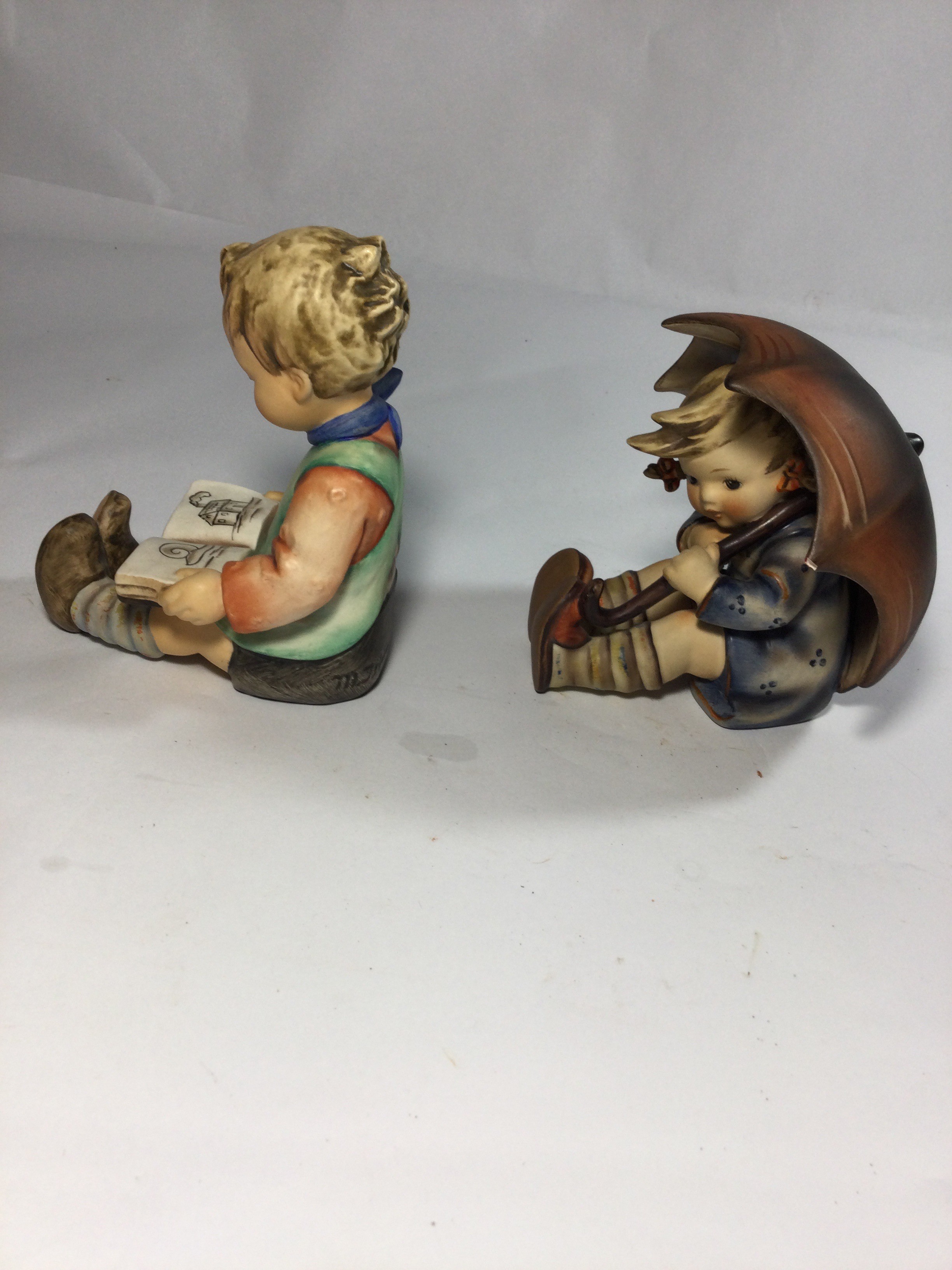 2 Collectible Hummel figurines