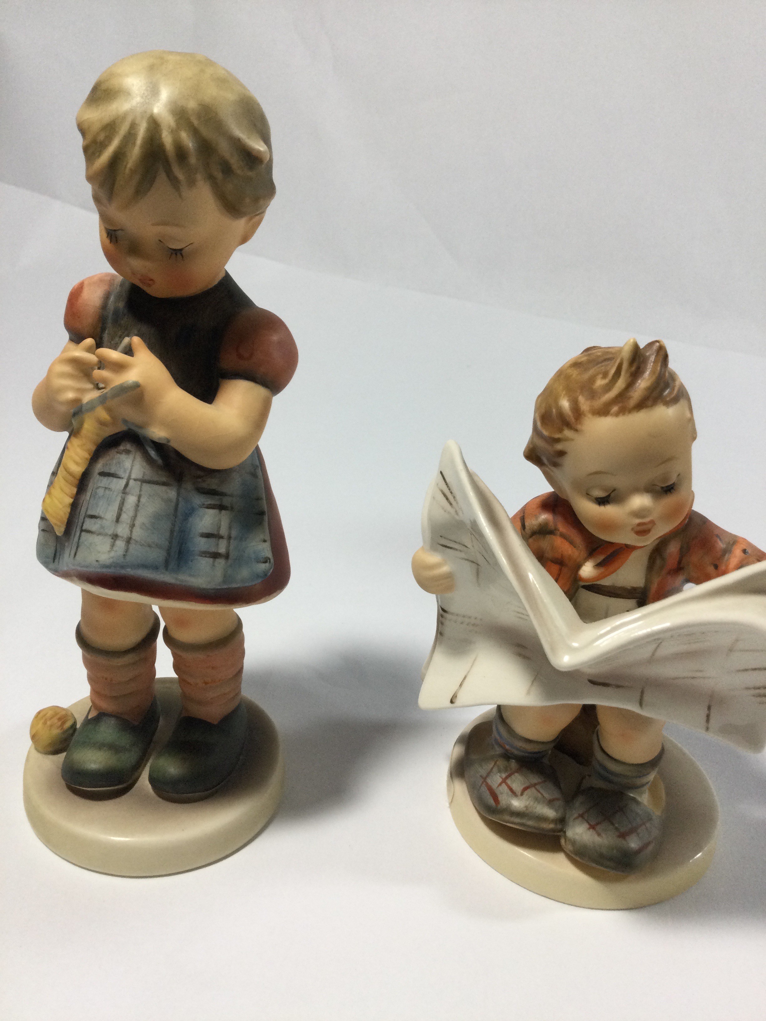 5 collectible Hummel figures,titledThe builder