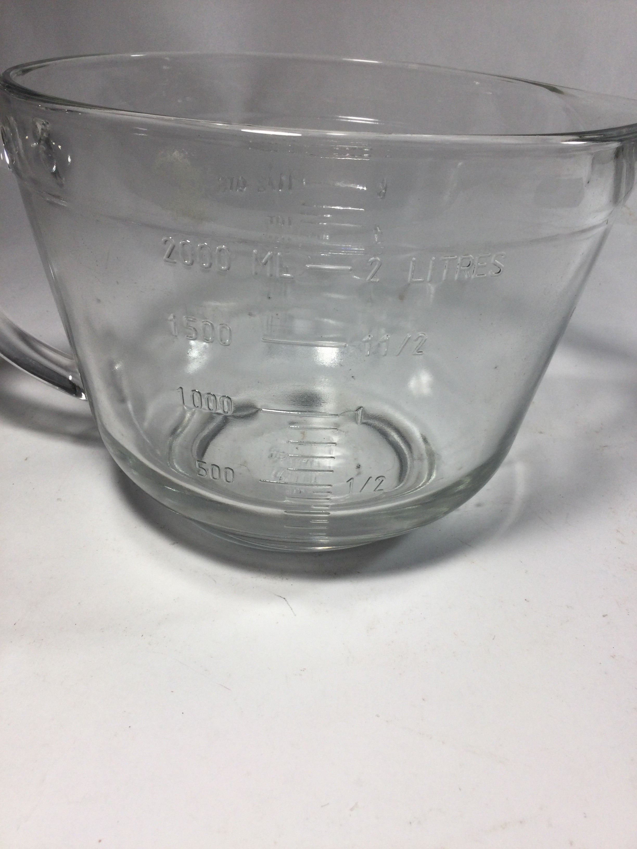 Anchor hocking batter bowl holds up to 8 cups