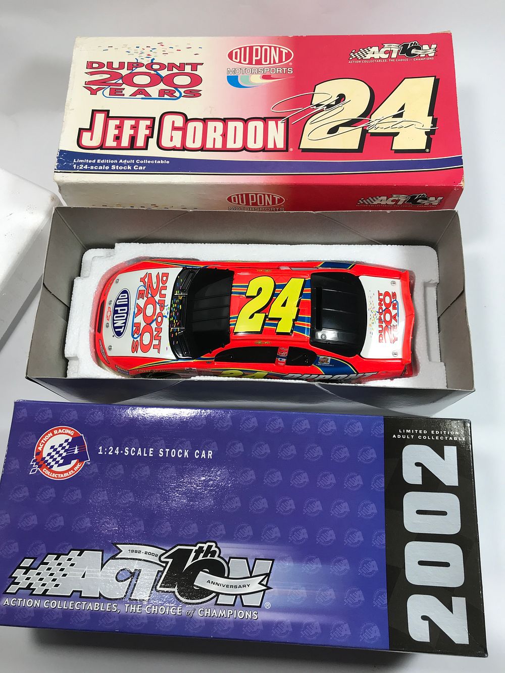 Lot 1030: 2002 Jeff Gordon #24 DuPont 200 Years Diecast