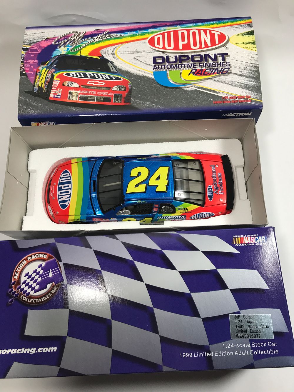 Lot 1058: Jeff Gordon #24 DuPont 1999 Monte Carlo