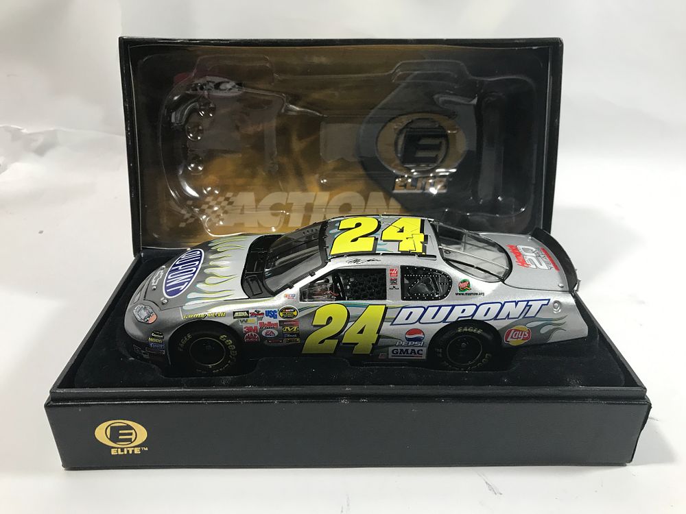 Lot 1089: Jeff Gordon #24 DuPont HMS 20th Anniversary