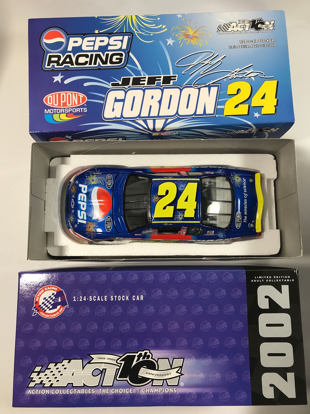 Lot 1099: Jeff Gordon #24 DuPont Pepsi Daytona Limited Ed