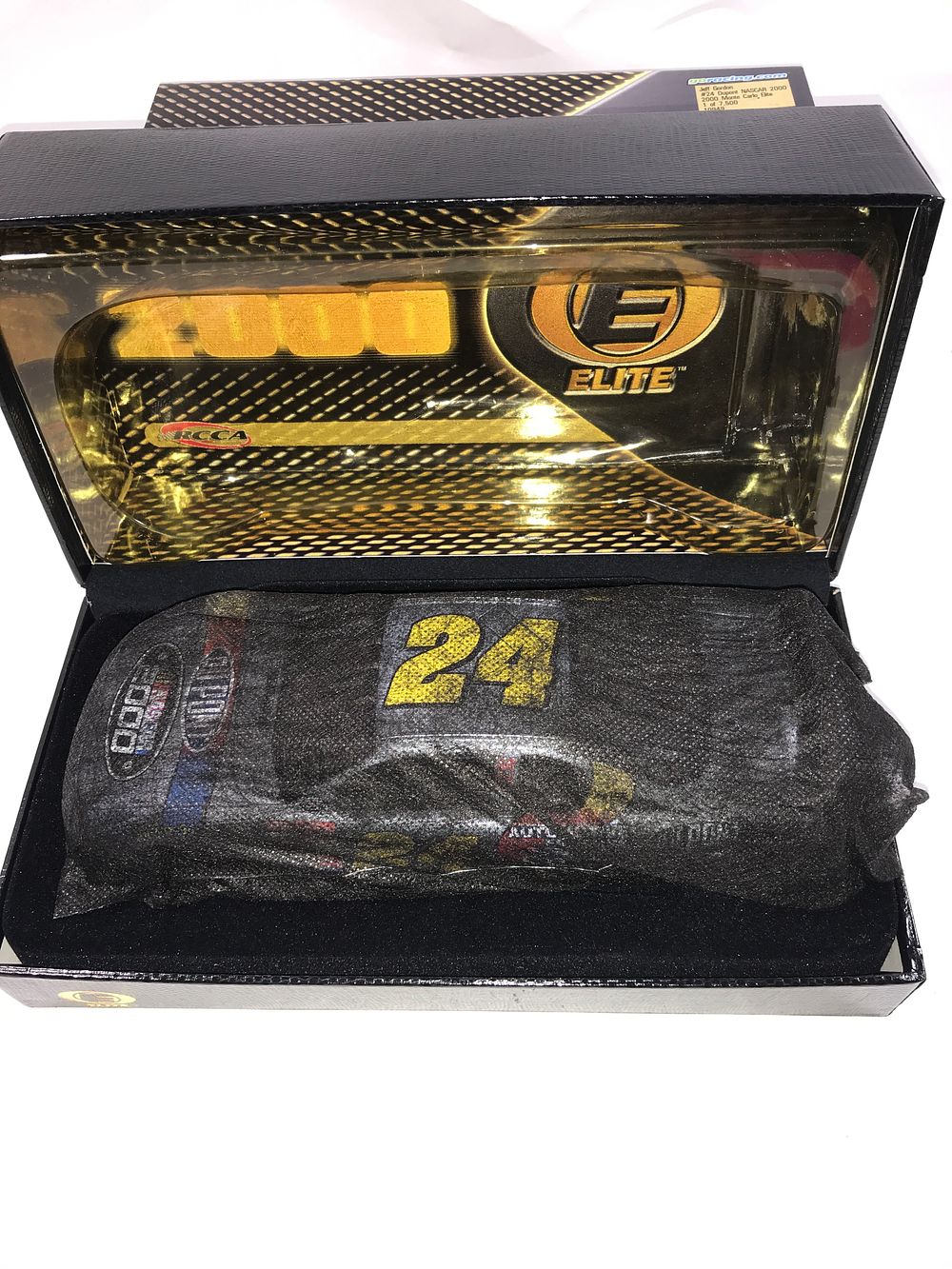 Lot 1100: Jeff Gordon #24 DuPont NASCAR 2000 Elite LE