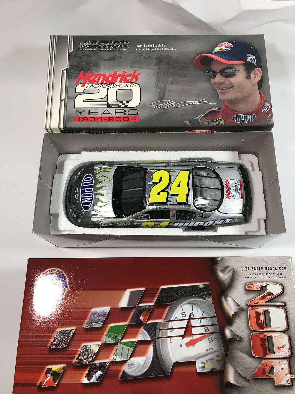 Lot 1104: Jeff Gordon #24 DuPont Hendrick Motorsports