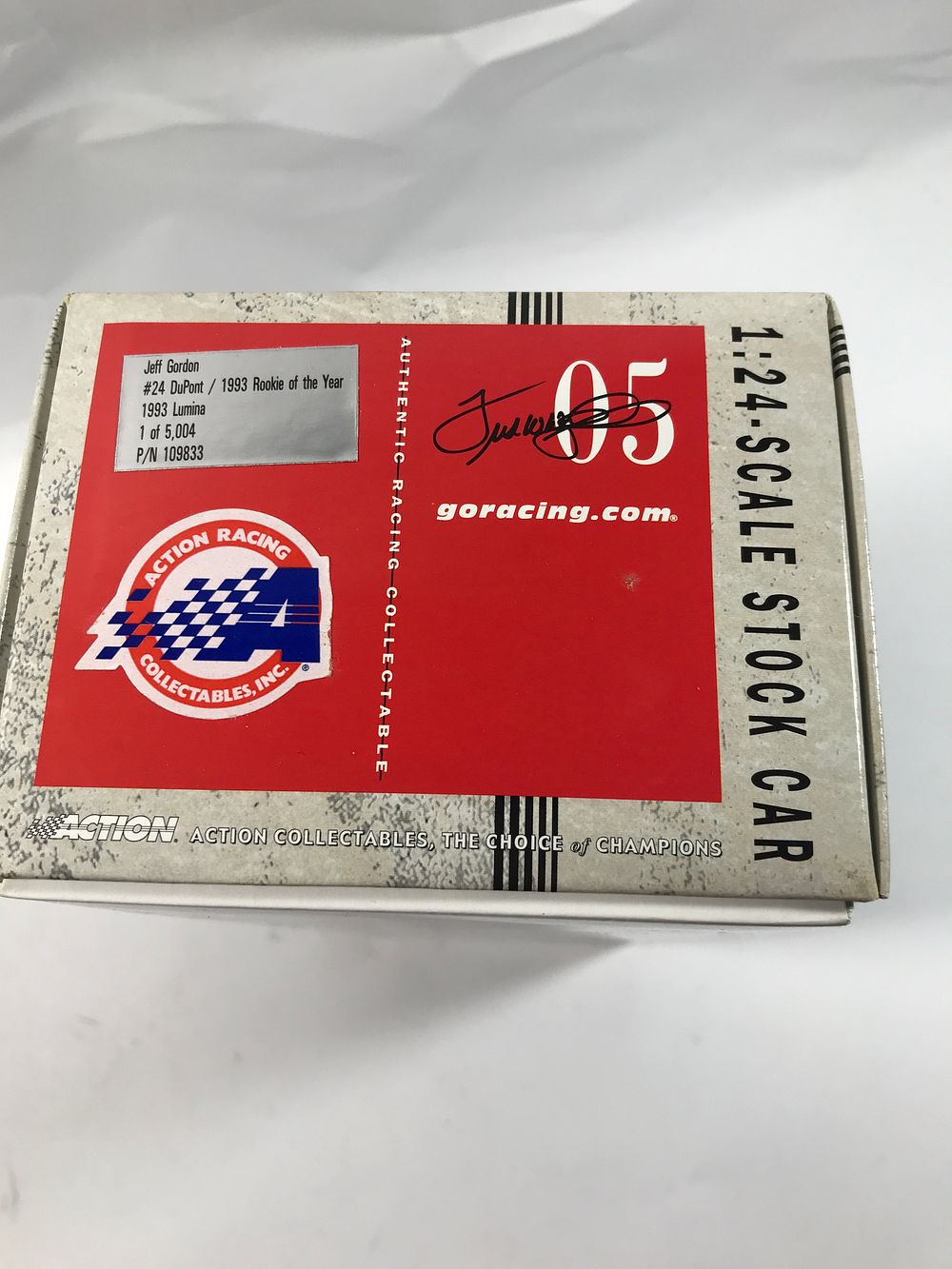 Lot 1124: Jeff Gordon #24 DuPont Historical Series 1993