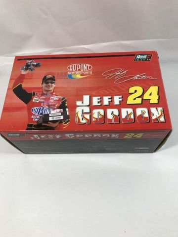 Lot 1144: Jeff Gordon #24 DuPont 2001 Chevy Monte Carlo