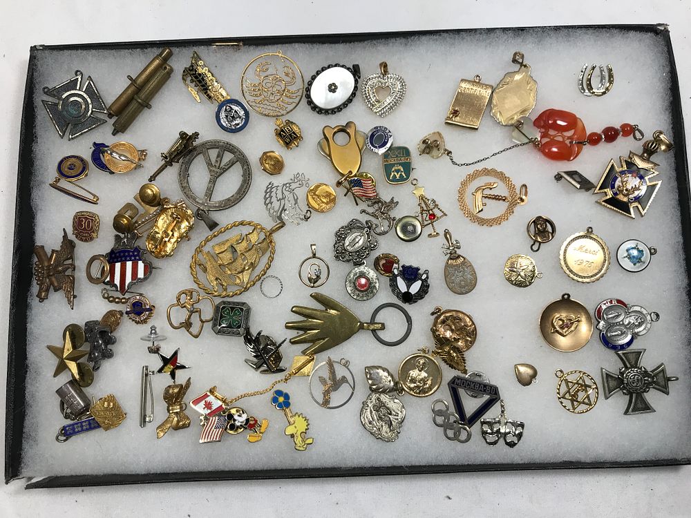 Lot 29: Pins & Pendants Collection: Military,