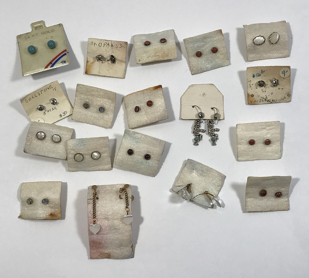 Lot 31: Stud Earrings- New Old Stock