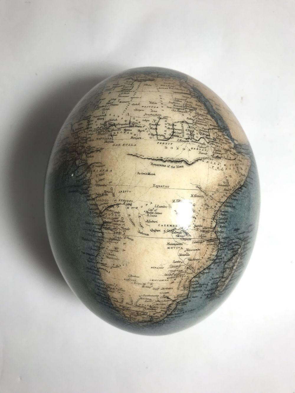 Lot 35: Decoupage Ostrich Eggshell Map of Africa