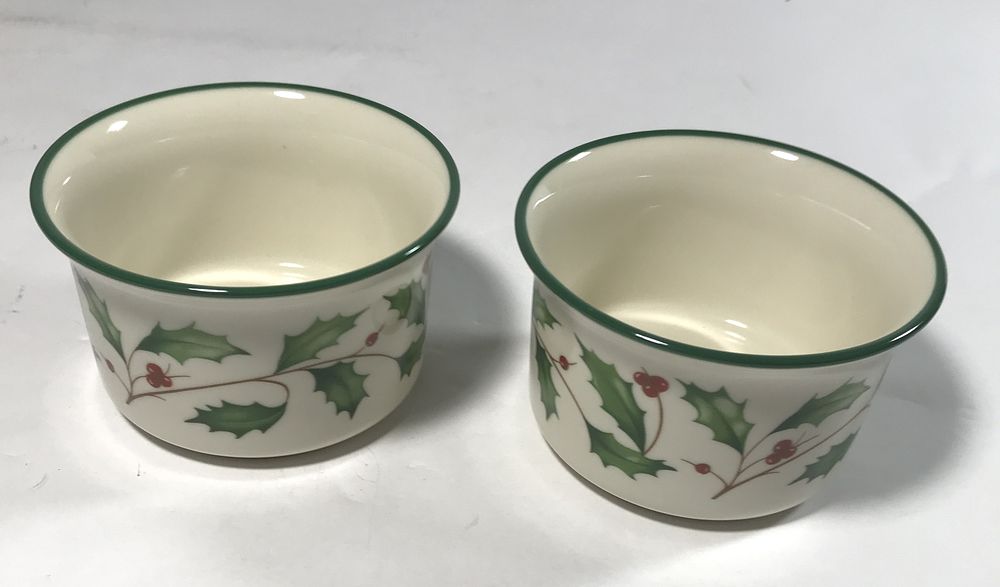 Lot 45: Lenox Holiday Bakeware Bowls (pair)