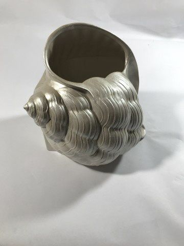 Lot 57: Decorative Seashell Kleenex Box Cover