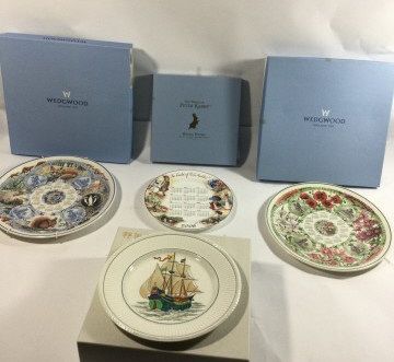 Lot 95: Wedgewood Plates Wall Hangers (3)