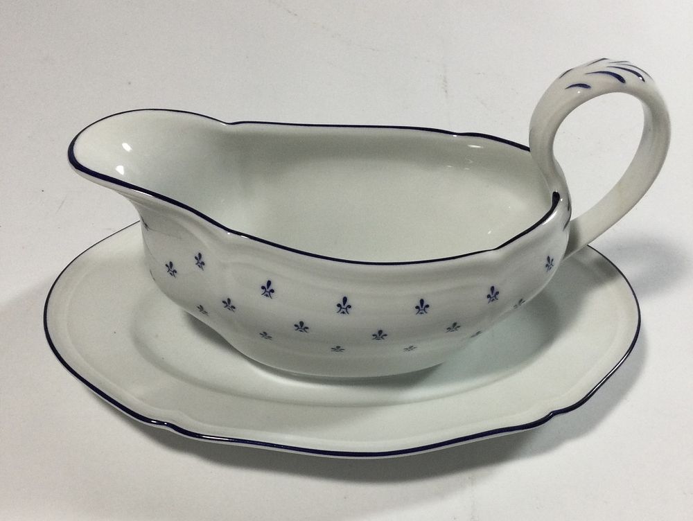 Lot 207: Richard GINORI Royal blue gravy boat with