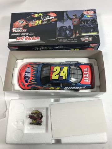 Lot 486: Jeff Gordon 2007 Talladega Win 1:24 Diecast