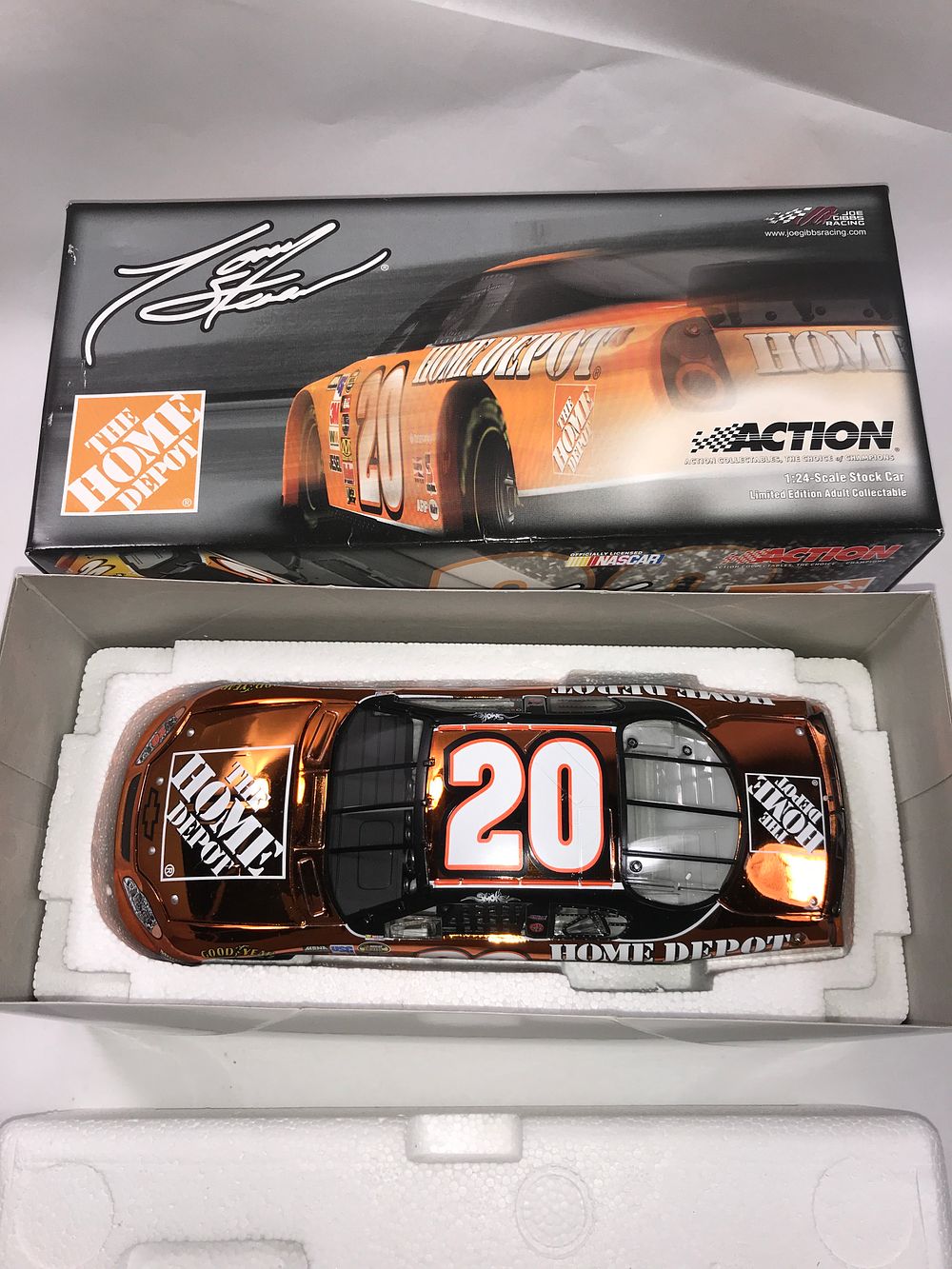 Lot 508: Tony Stewart 2005 Monte Carlo Color Chrome