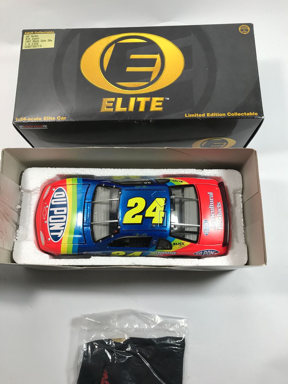 Lot 512: Jeff Gordon #24 Elite 1997 Monte Carlo Diecast