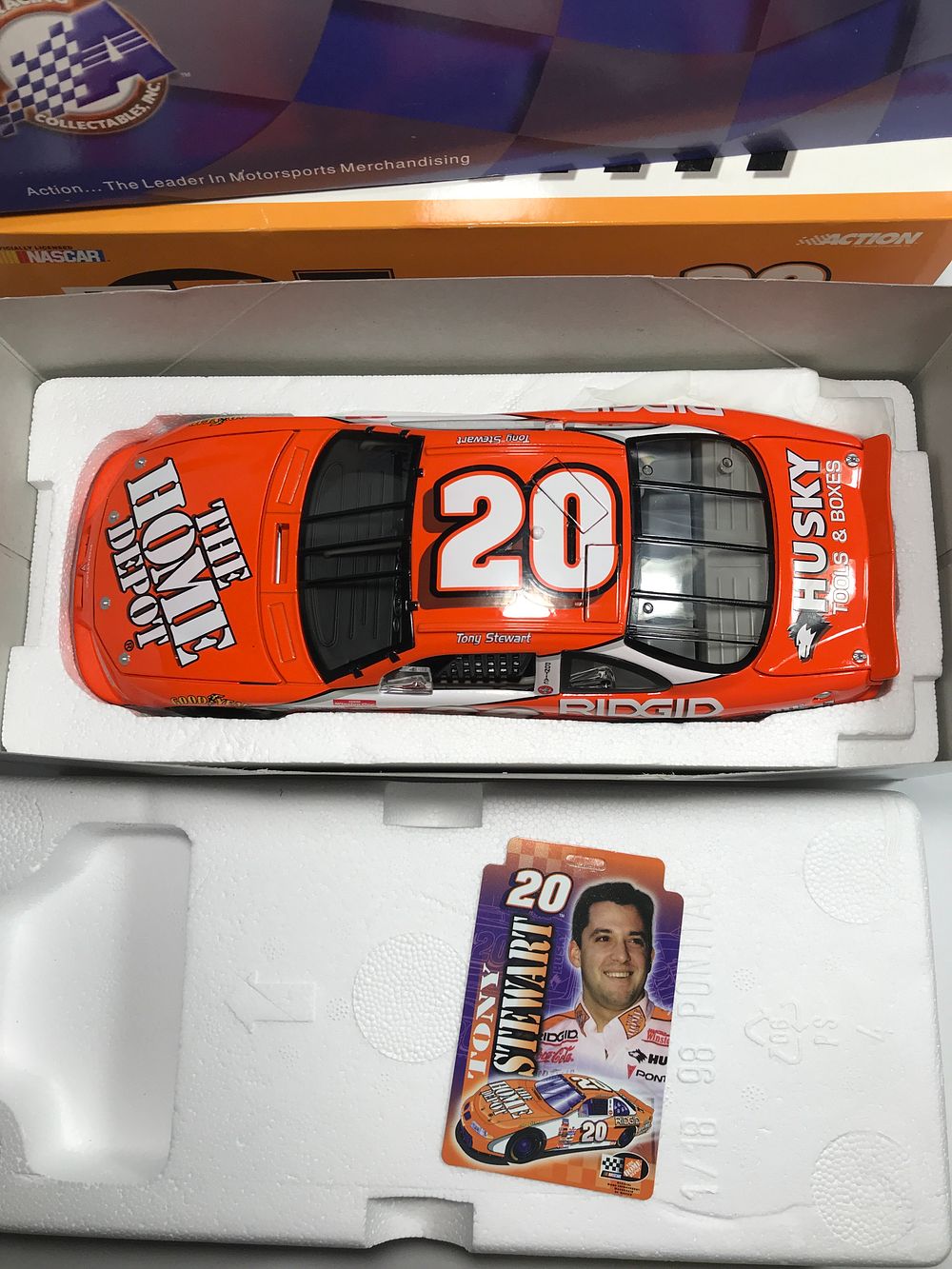 Lot 554: Tony Stewart #20 Home Depot Pontiac 1:18 scale