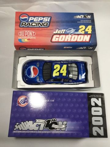 Lot 564: Jeff Gordon #24 DuPont Pepsi Talladega 2002